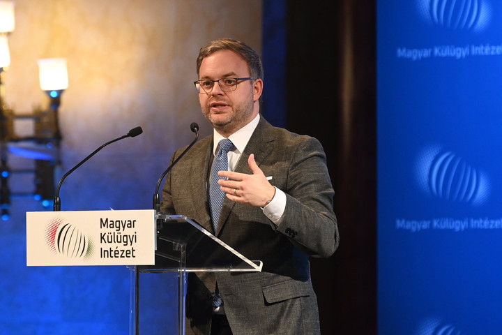 A kormány háttérintézete szerint csak megerősítettük a NATO-t azzal, hogy gátoltuk a svédek csatlakozását