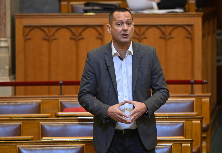 40 milliós kenőpénz miatt Polt Péter kezdeményezte Molnár Zsolt mentelmi jogának felfüggesztését