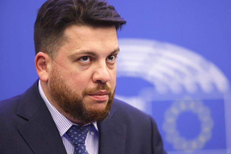 Kalapáccsal támadták meg Vilniusban Navalnij volt munkatársát 