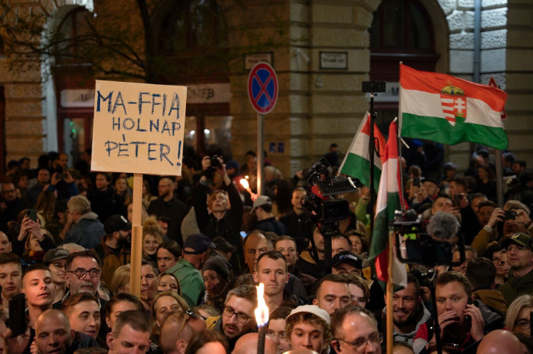 Magyar Péter beéri Dobrev Klárával és Deutsch Tamással