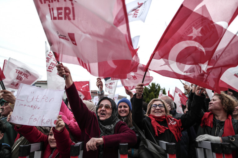 Isztambulban dől el vasárnap a török demokrácia sorsa