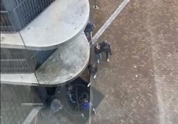 Túszokat ejtett egy férfi Hollandiában