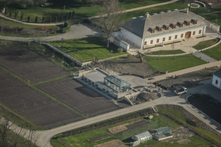 Újabb, nagyobb üvegházat kapott a hatvanpusztai Orbán-birtok