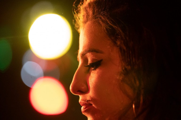 Iratkozzon fel a Narancs hírlevelére és nyerjen jegyet az Amy Winehouse-ról szóló film vetítésére!   
