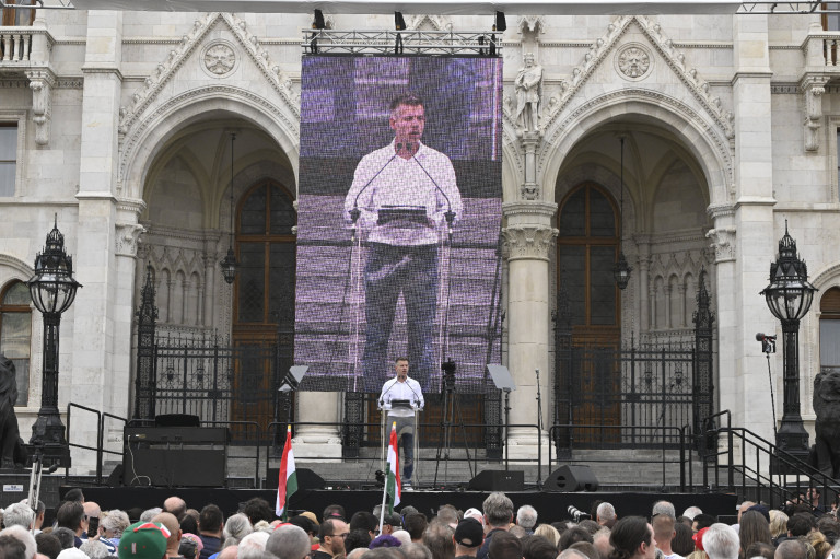 Hat nő, hat férfi lesz Magyar Péterék EP-listáján