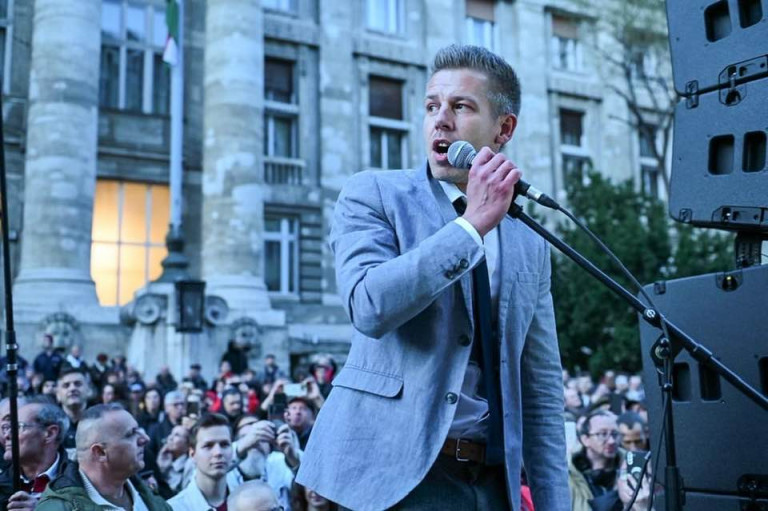 A friss hangfelvételre reagálva Orbán eltitkolt gyermekére utalt posztjában Magyar Péter