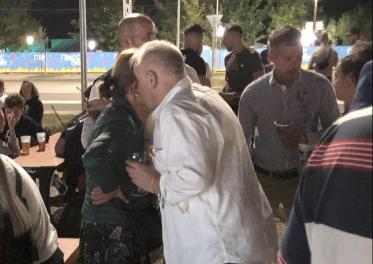 Lévai Anikóval és Hernádi Zsolttal bulizó Magyar Péterről osztott meg fotókat Hadházy Ákos