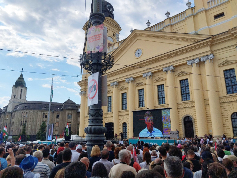 Magyar Péter duplájára emelt családi pótlékot ígért Debrecenben