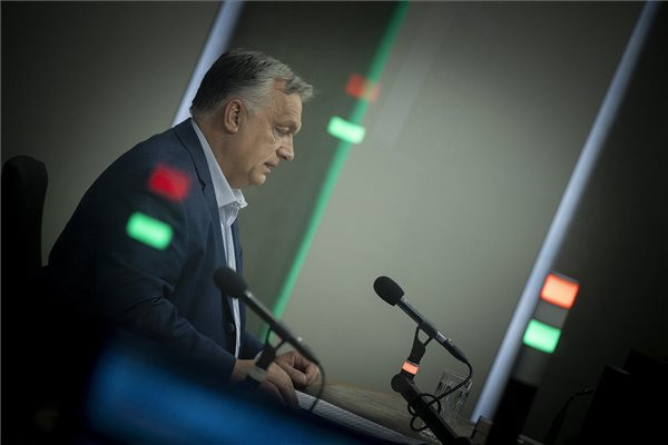 Orbán a Kossuth rádióban is azt hangoztatta, hogy Fico merénylője baloldali és háborúpárti