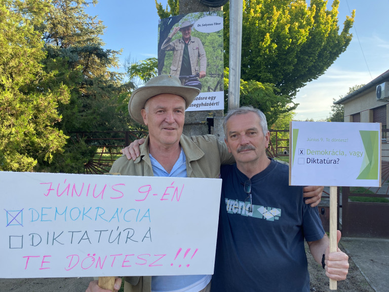 Kiszúrt autókerekek, leszaggatott plakátok, feljelentések - így várja a választást Ágasegyháza