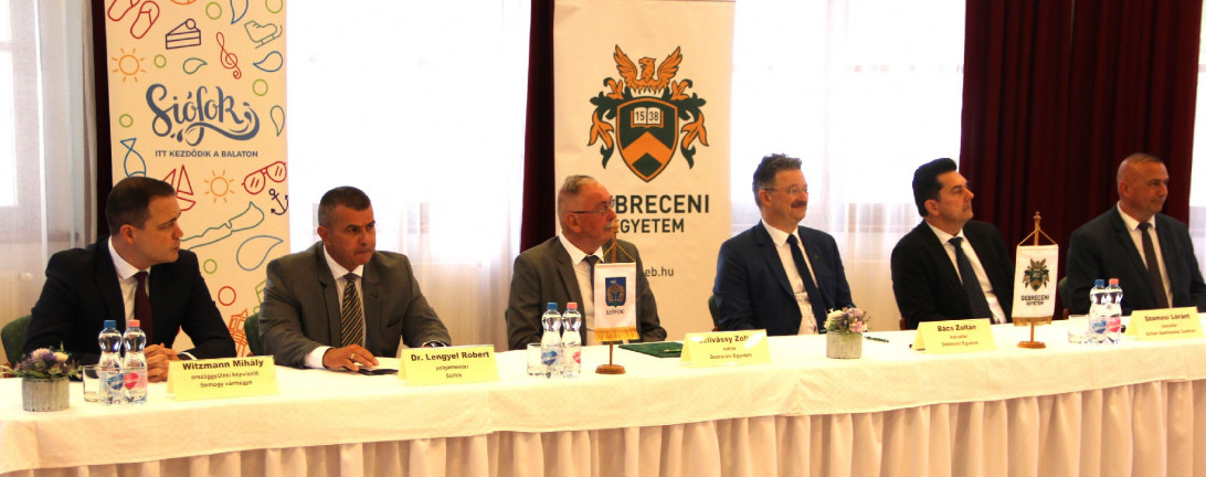 Kié lesz Siófok legpatinásabb, Balaton-parti épülete?