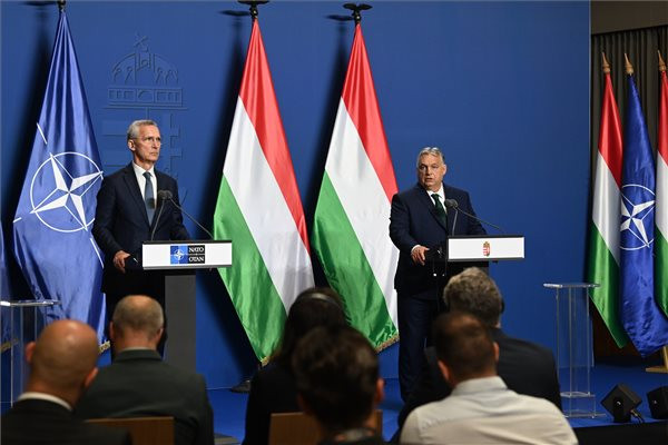 Orbán: Magyarország nem kíván blokkolni olyan NATO-döntéseket, amiket a többi tagállam szorgalmaz