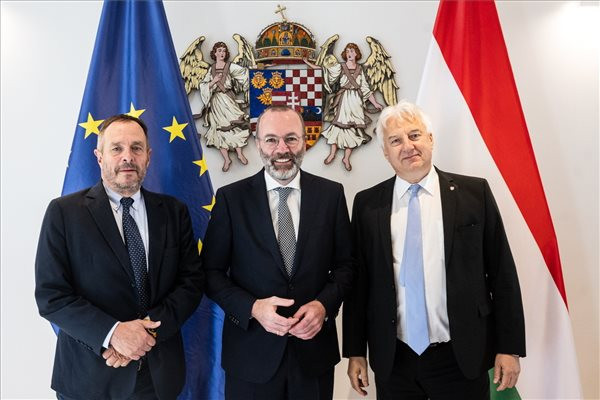 Ha felveszik a Tisza Pártot, a KDNP kilép az Európai Néppártból