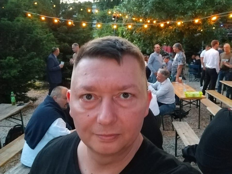 Visszavonul a Karsai Dánielnek Xanaxot ajánló Megafonos