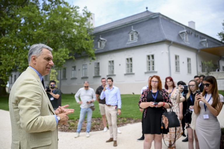 Lázár János egy korszak restaurációjáról beszélt a felújított Tisza-kastély átadóján