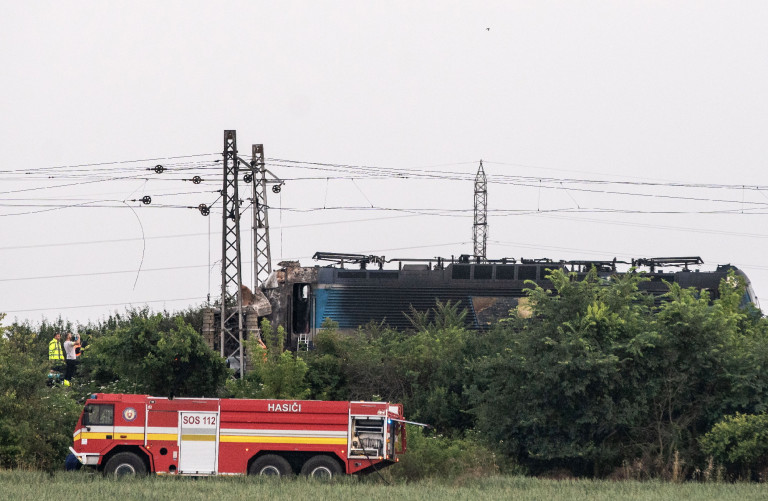 Hétre emelkedett a szlovákiai vasúti baleset halálos áldozatainak száma
