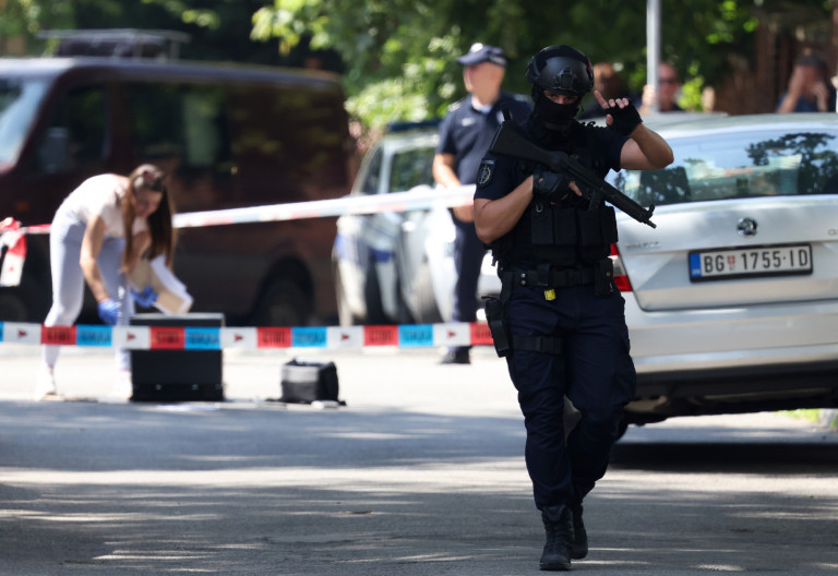 Iszlám hitre tért szerb férfi lőtte meg a rendőrt Belgrádban