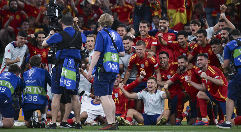 Spanyolország a franciák legyőzésével bejutott az Eb-döntőbe 