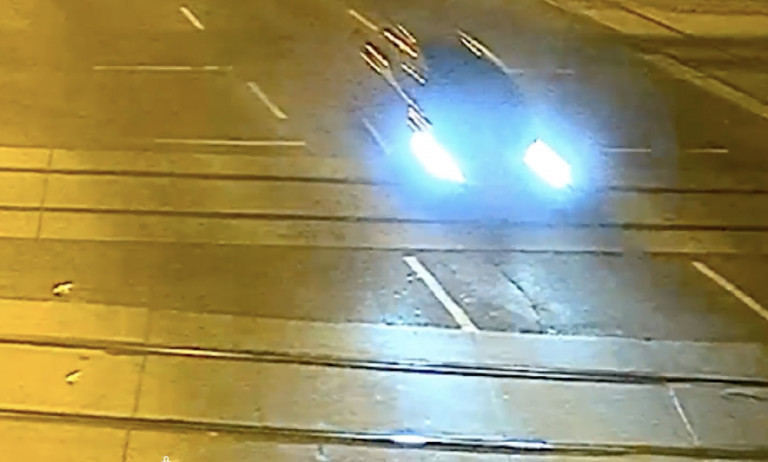 Gyorshajtott, átment a piroson, megölt egy másik autóst, majd elmenekült