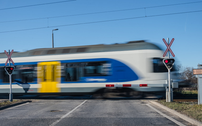 Jár a taps – egy szerda délelőtt a Kisújszállás-Cegléd-Budapest vasútvonalon