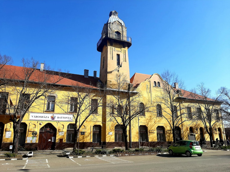 Battonya és a településvédelmi törvény: tárt karokkal várják a romániai beköltözőket