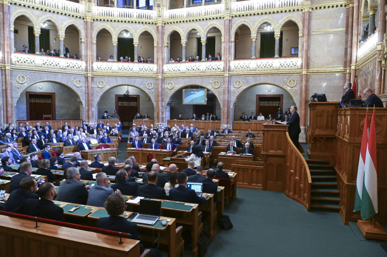 Kivételes eljárásban tárgyalják a Pride-ot ellehetetlenítő javaslatot, már kedden szavaznak róla 