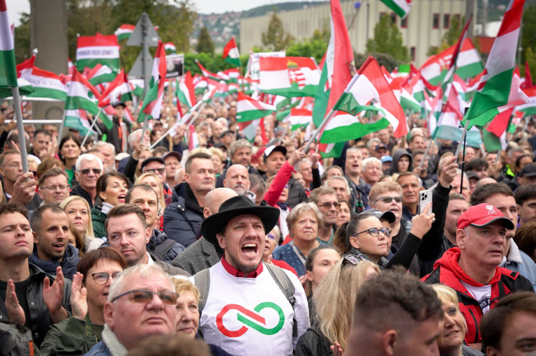 Vox Populi:  Fidesz átlag 4,3% vesztett, a Tisza pedig átlag 9,9%-ot nőtt 