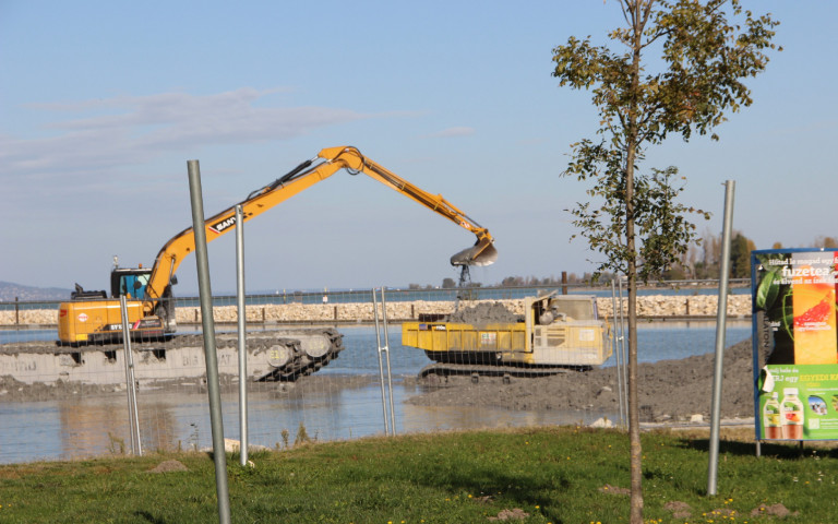 Ezért nem állt le a balatonföldvári strandkikötő építése a Kúria ítélete után sem