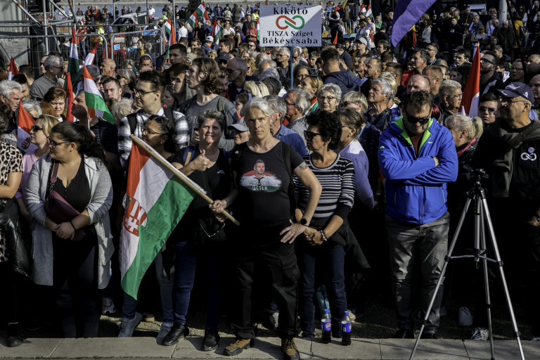 Egykori forradalmárok, művészek és rengeteg ember a Tisza Párt '56-os megemlékezésén