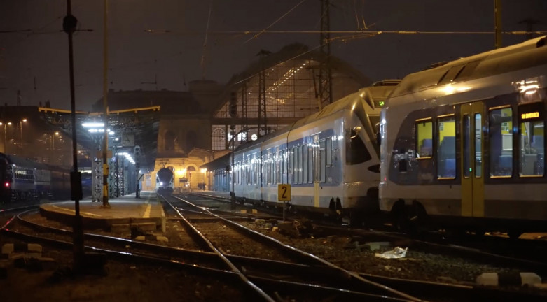 Kicseréltek 240 talpfát a Keleti pályaudvarnál