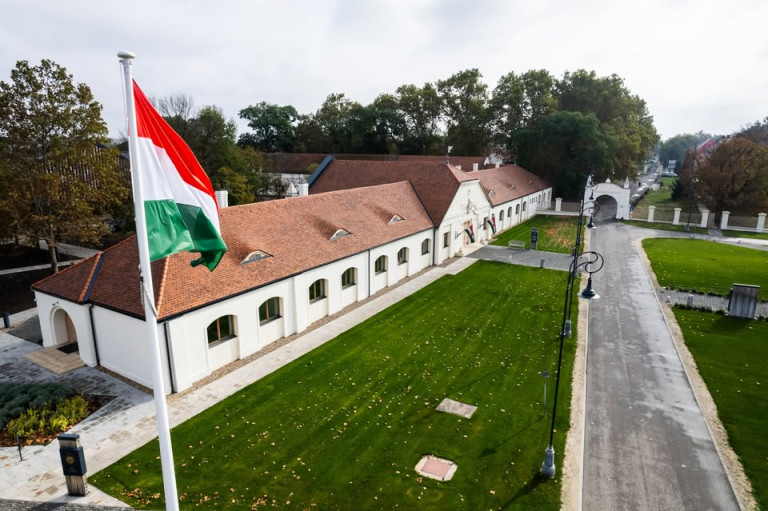 Váratlanul menesztették a Lázár Jánoshoz tartozó Ménesbirtok iskolájának igazgatóját