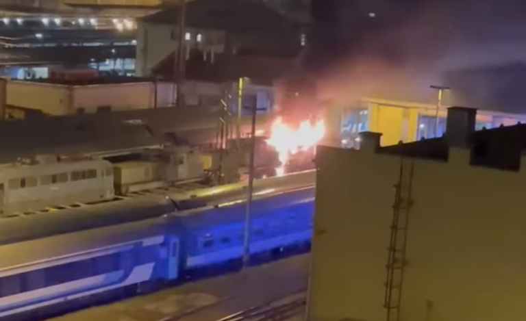 Kigyulladt egy mozdony a Keleti pályaudvarnál