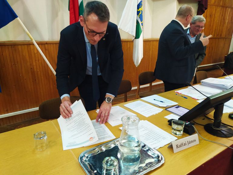 Hivatali vesztegetés gyanúja miatt a megyei főügyészségen tett feljelentést Orosháza polgármestere