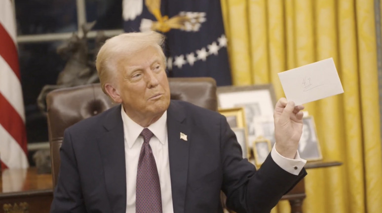 Donald Trump a 19 év alattiak nemváltó műtéteiről hozott rendeletet