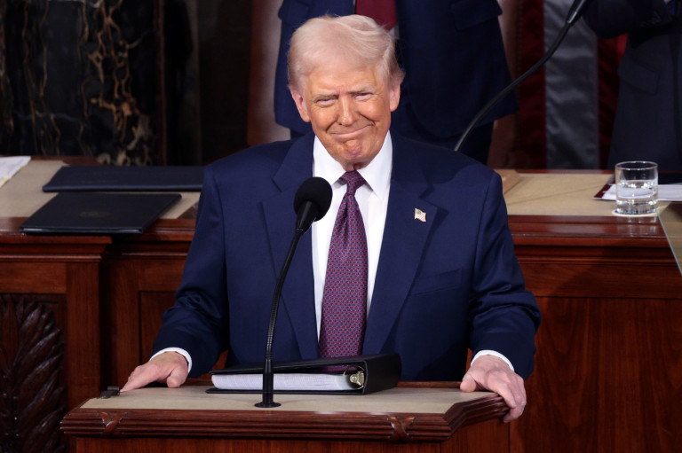 25 százalékos vámot vetett ki Trump minden külföldi járműre 