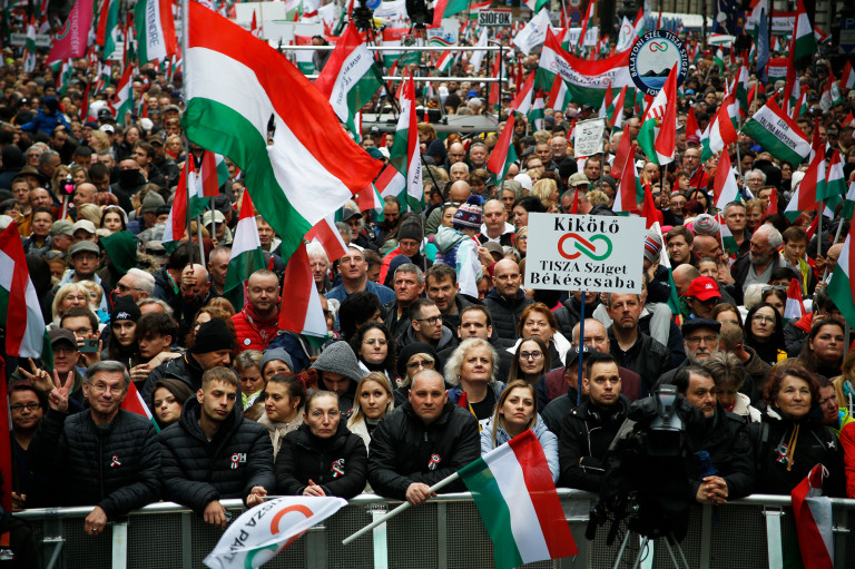 21 Kutatóközpont: A biztos pártválasztók több mint fele már a Tiszára szavazna