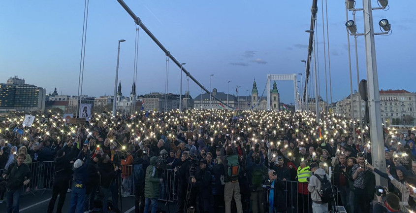 Hadházy Ákos: Békésen mutassuk meg, hogy nem hátrálunk!