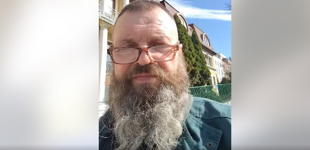 Videóval jelentkezett az akasztós ember a bíróság elől