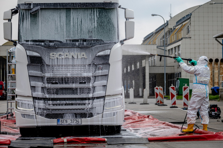 Éjféltől lezárnak 16 szlovák–magyar kishatárátkelőt