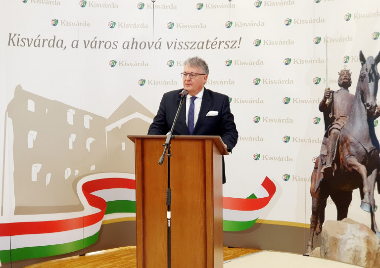 25 milliós terepjárót vetetne magának Kisvárda polgármestere, egy sarokra lakik a munkahelyétől
