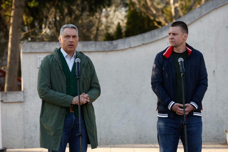 Menczer Tamás helyett most Lázár János a falu bolondja