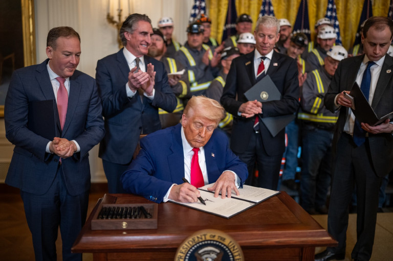 Trump felfüggeszti a vámokat 90 napra, de drasztikus emelést jelentett be Kínával szemben