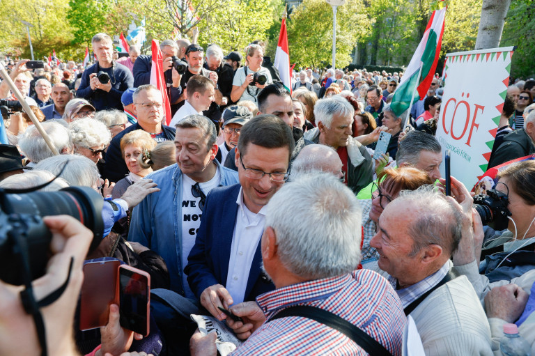 Gulyás Gergely is felszólalt Bayer Zsolt tüntetésén, amit Kollár Kinga kijelentése miatt szerveztek