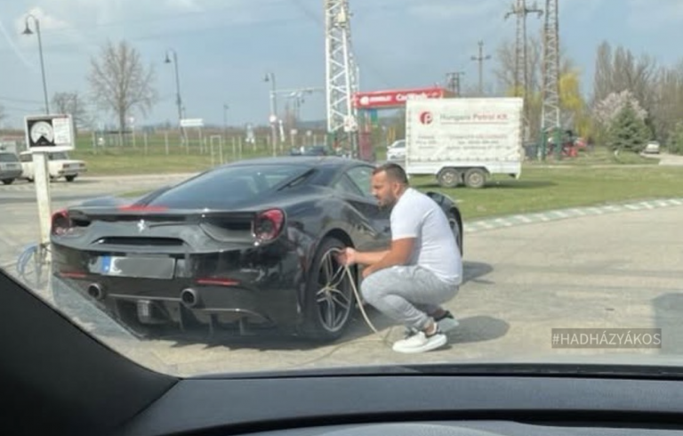 Ifjabb Mészáros Lőrinc a felcsúti benzinkúton pumpálta egy Ferrari gumiját