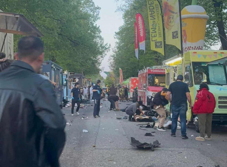 Autó hajtott egy utcai fesztiválba Kanadában