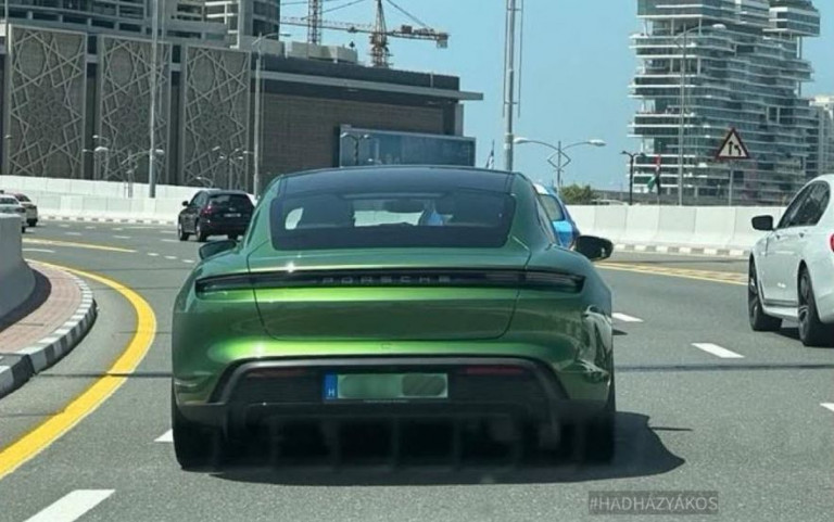 Dubajban fotózták le Matolcsy Ádám Porschéját