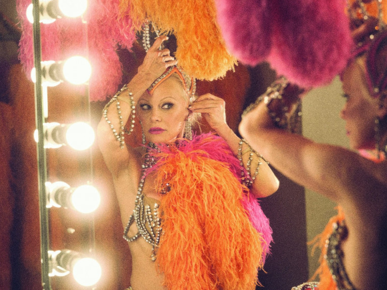 Pamela Anderson nagy visszatérésében összemosódik a szerep és a színész