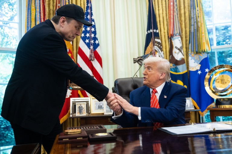 Viharosan ér véget a Musk–Trump-brománc – mi áll a pusztító veszekedés hátterében?