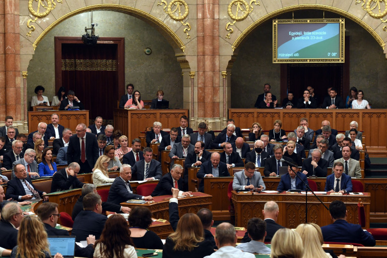 Ne hozhasson döntést a választás után a leköszönő parlament - ezt akarta az ellenzéki képviselő, de leszavazták