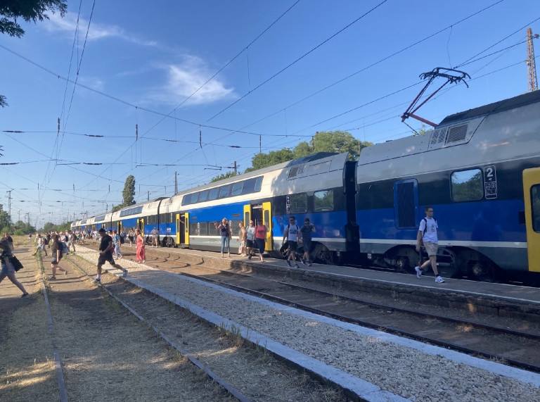 Vitézy szerint „balkáni viszonyok” fogadják az utasokat Rákospalota-Újpesten, a MÁV a BKK járataival is biztosítottnak gondolja a közlekedést a Nyugatiig